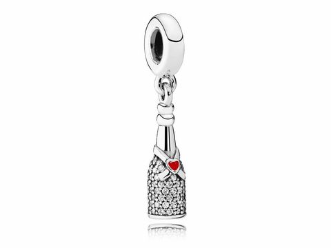 Sektflasche Anhänger von Pandora aus Silber mit glitzernden Details und rotem Herz, ideal für Hochzeiten und Feierlichkeiten, Teil der Celebration Time Kollektion.