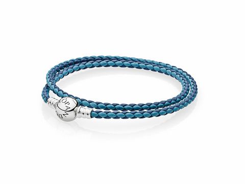 Pandora 590747CBMX-D3 Armband aus blauem Leder, doppelt gewickelt, 41 cm lang, mit einem Silberverschluss, elegant und modern, ideal für jeden Anlass.