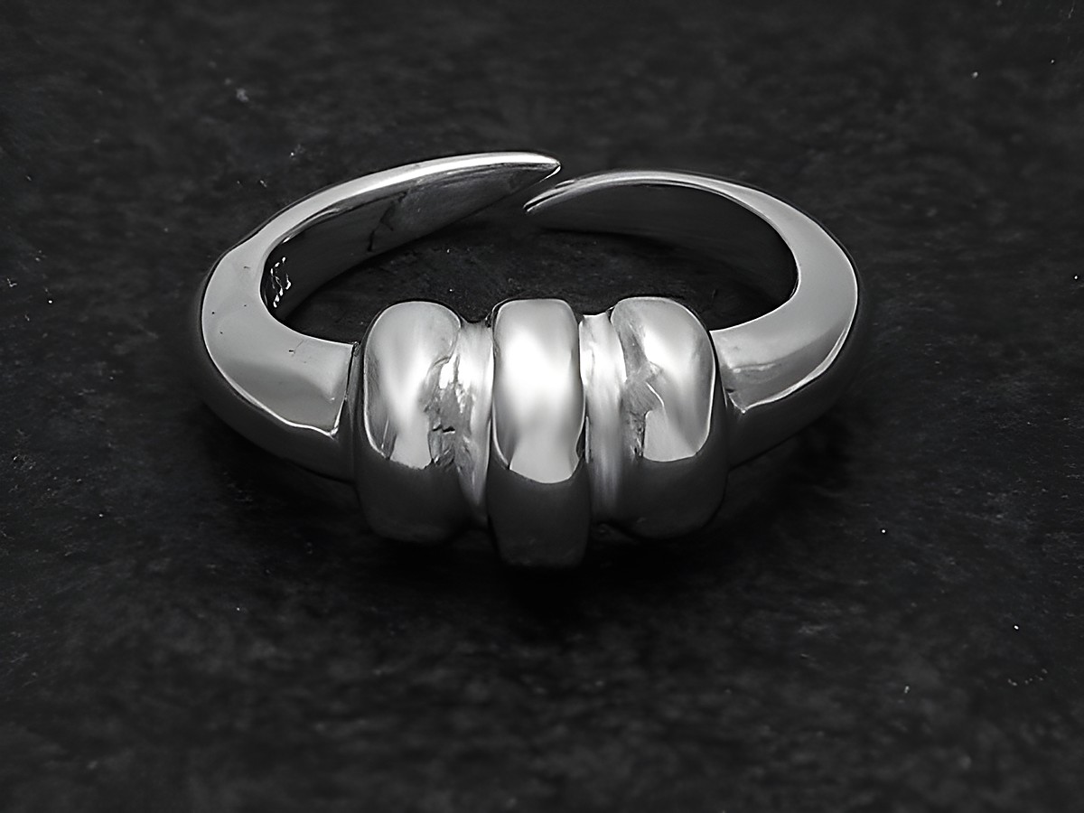 Silberring mit drei Ringen, Größe wenig verstellbar, Hersteller Juwelier Harnisch, ohne Stein, rhodiniert, hochwertige Verarbeitung und modernes Design.