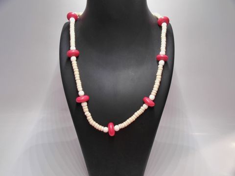 Holzkette Multiform 19 mm naturbraun-rot von Juwelier Harnisch, 70 cm lang, aus naturbraunem und buntem Holz, idealer Schmuck für jeden Anlass.