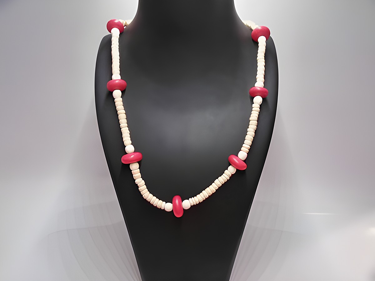 Holzkette Multiform 19 mm naturbraun-rot von Juwelier Harnisch, 70 cm lang, aus naturbraunem und buntem Holz, idealer Schmuck für jeden Anlass.