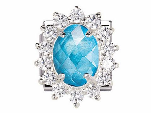 Eleganter Schmuckanhänger mit einem ovalen, himmelblauen Stein in facettierter Optik, umgeben von funkelnden, klaren Zirkonia-Kristallen, Hersteller Nomination, Royal Collection.