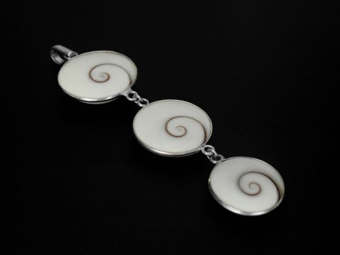 Silber Anhänger mit Shiva Auge in Form von drei symbolischen Kreisen, hergestellt von Juwelier Harnisch, ergänzt durch weitere Steine.