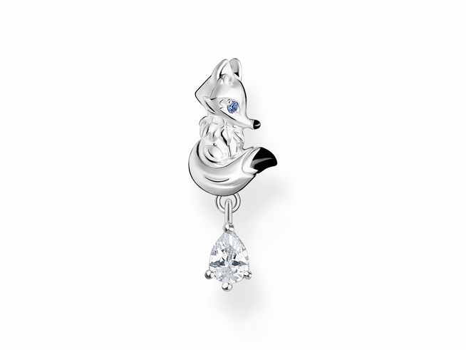 Ohrstecker Einzelstück in Form eines Polarfuchses aus Sterling Silber mit Kaltemail und Zirkonia, der elegant herunterhängend gestaltet ist. Perfekt für tierliebende Schmuckfans.