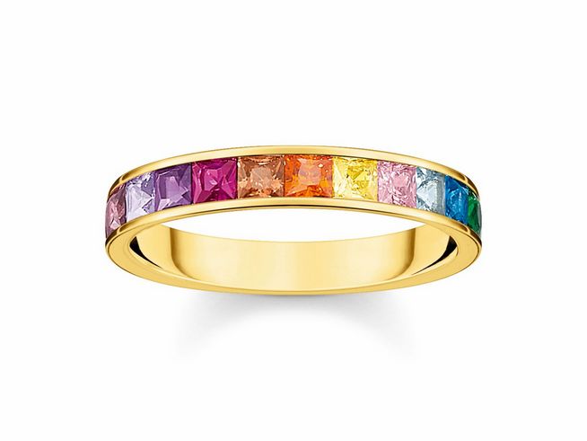 Funkelnder Thomas Sabo Bandring in Silber mit vergoldeter Fassung, verziert mit bunten Glas-Keramik Steinen in Regenbogenfarben, Größe 64.