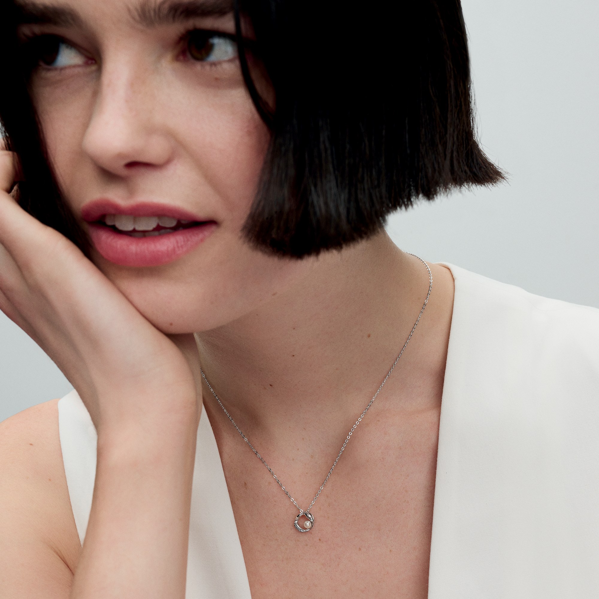 Pandora ESSENCE 45 cm organisch geformter Pavé Kreis & Süßwasserzuchtperlen Collier-Halskette - Silber – Ansicht 4