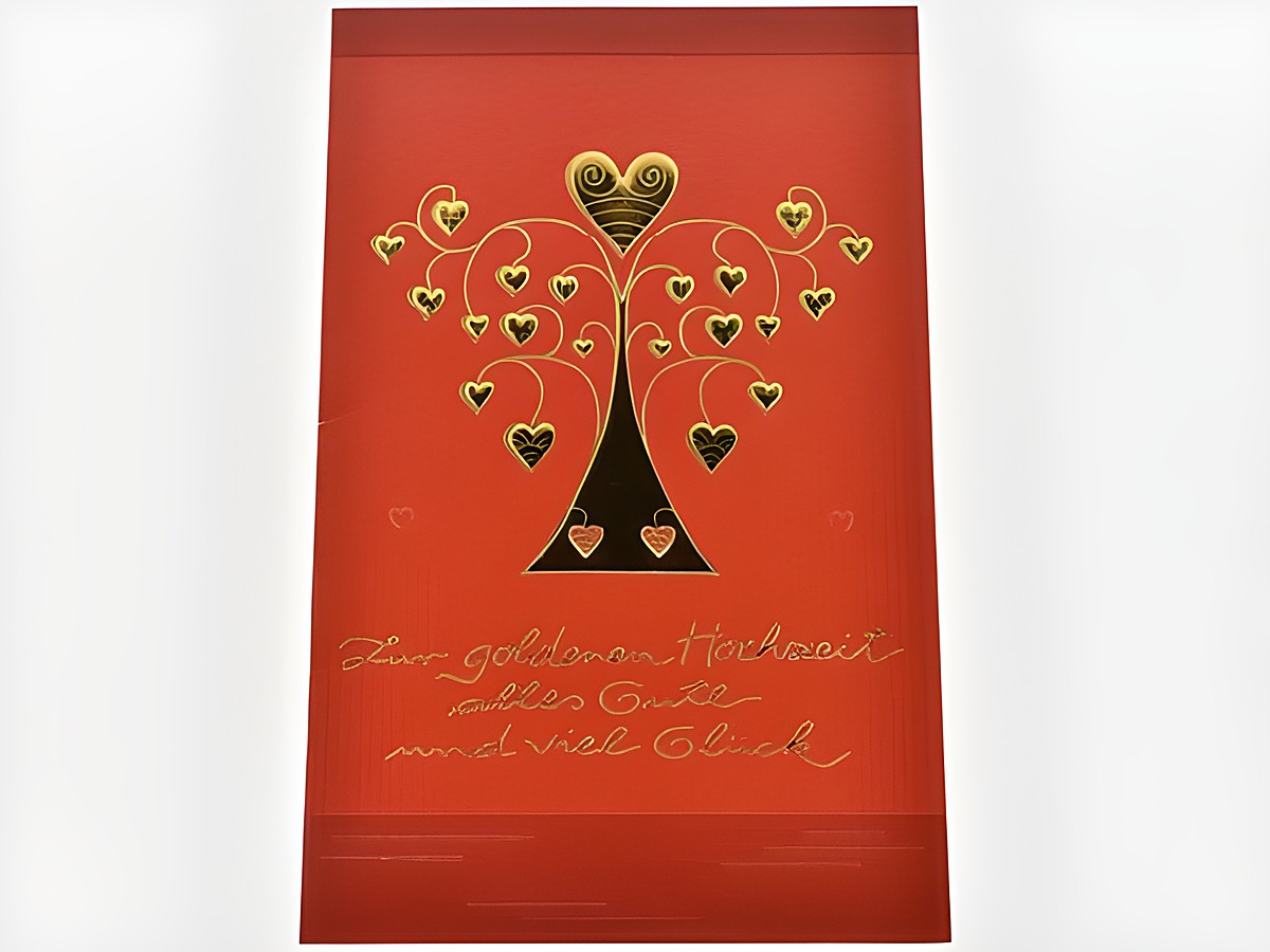 Hochzeitskarte mit goldenem Herzbaum auf roter Karte, dekorativ gestaltet mit Herzen und der Aufschrift zur goldenen Hochzeit, hergestellt von Juwelier Harnisch, Hochzeitskarten.