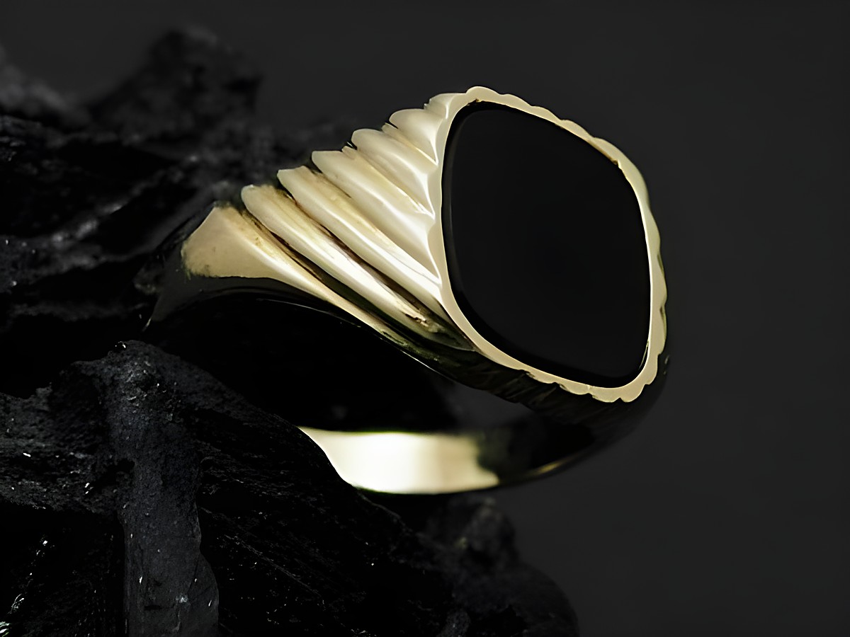 Goldring modern Gold 375 mit Onyx-Achat in Größe 60,5, Hersteller Juwelier Harnisch, über Größe 60/19, elegant und stilvoll, ideal als Schmuckstück für besondere Anlässe.