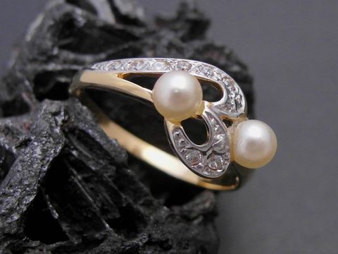 Gold Perlen Ring romantisch Größe 56 mit zwei 4 mm Zuchtperle Imitat und Zirkonia, Hersteller Juwelier Harnisch ideal für besondere Anlässe.