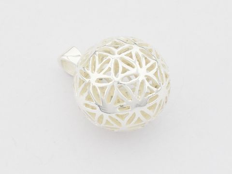 Filigraner Anhänger in Form einer durchbrochenen Kugel aus Sterling Silber, Hersteller Juwelier Harnisch, ideal für eleganten Schmuck.