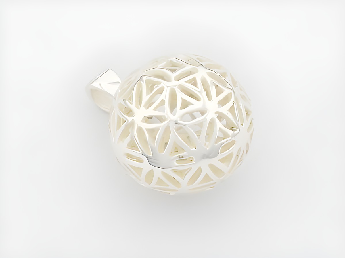 Filigraner Anhänger in Form einer durchbrochenen Kugel aus Sterling Silber, Hersteller Juwelier Harnisch, ideal für eleganten Schmuck.