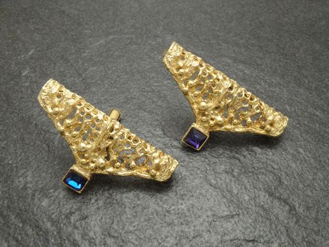 Vergoldete Manschettenknöpfe, 5 cm lang, Einzelstück vom Juwelier Harnisch, in goldfarben mit dekorativem Design und bunten Steinen. Ideal für elegante Anlässe.
