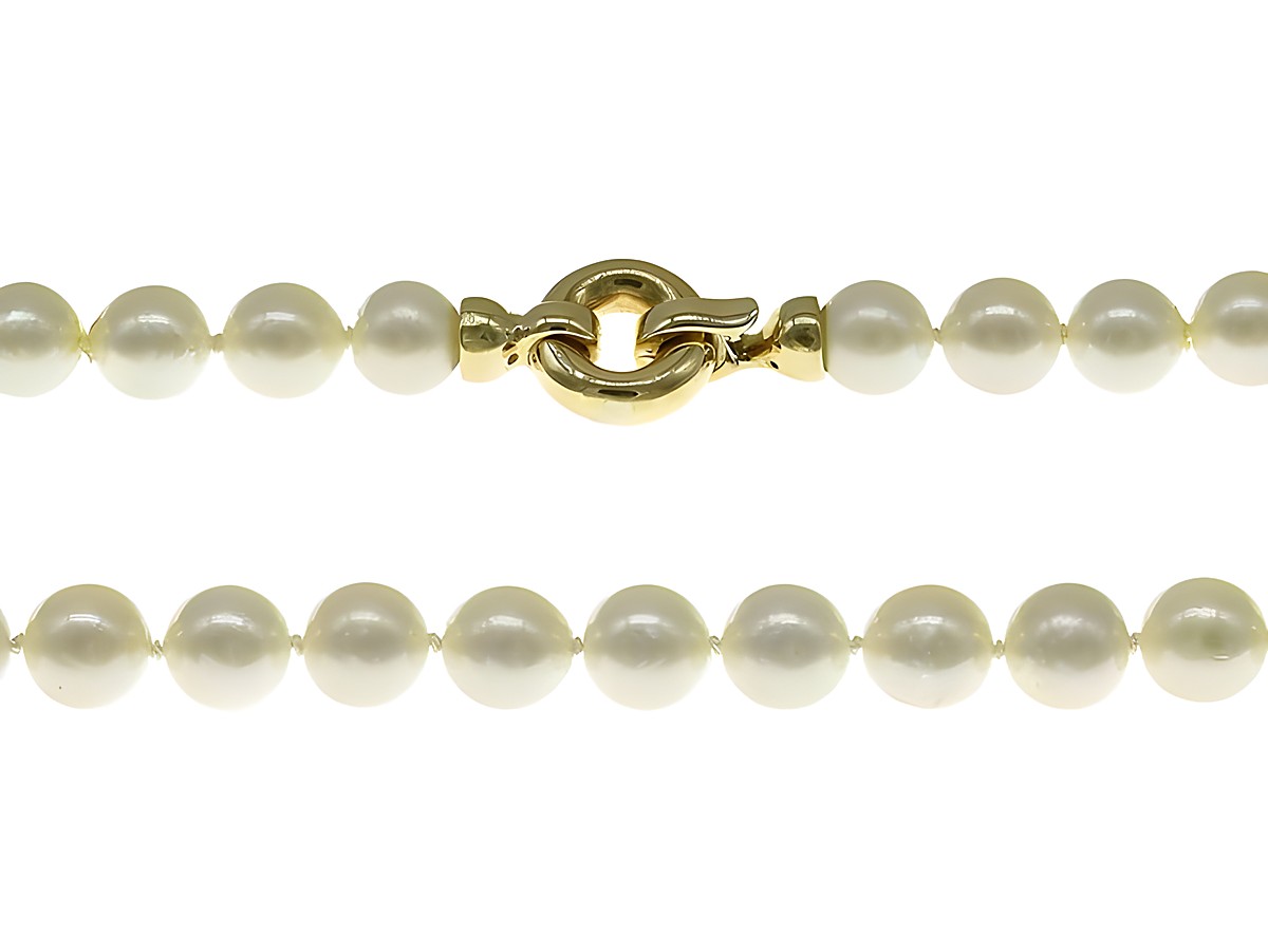 Perlenkette aus Akoya-Zuchtperlen in Weiß und Champagner, 8,5-9 mm, 46 cm lang, mit einem hochwertigem Goldverschluss 585, klassisches Design vom Juwelier Harnisch.