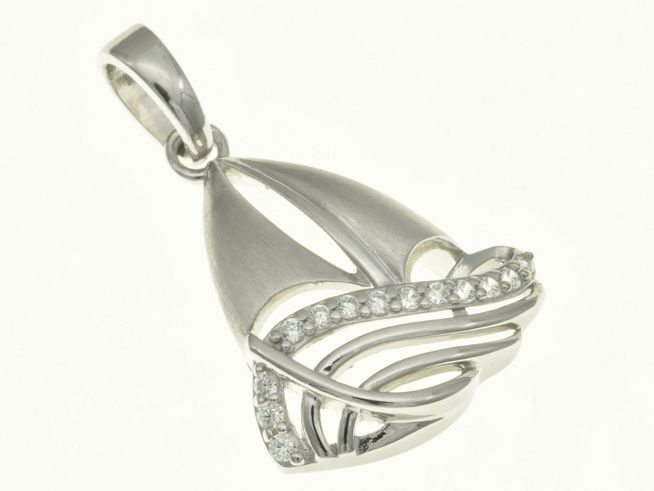 Segelschiff Anhänger aus rhodiniertem Sterling Silber mit Zirkonia, detailreich gestaltet und ideal für maritime Liebhaber. Hergestellt von Juwelier Harnisch.