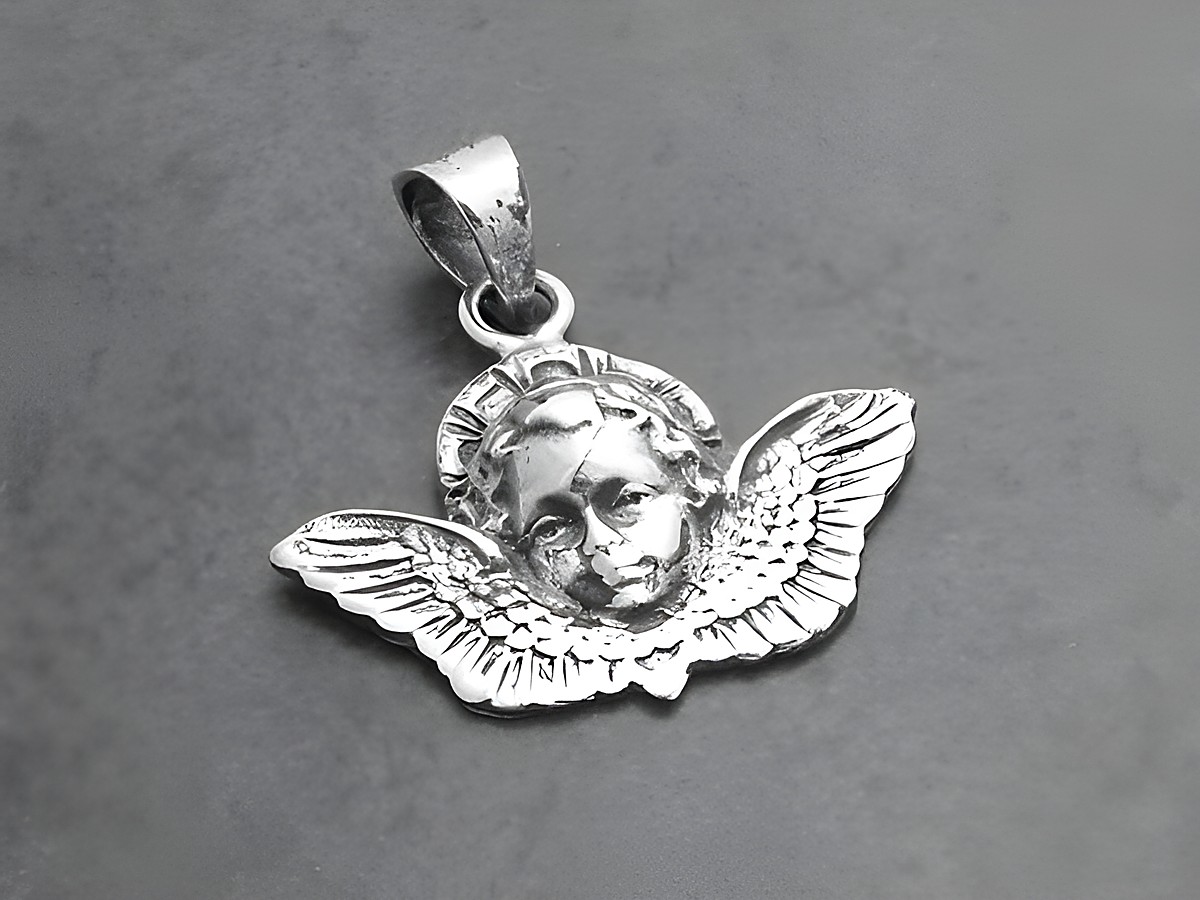 925 Sterling Silber Anhänger mit einem göttlichen Engel, detailreich gestaltet, mit Flügeln und einem sinnlichen Gesichtsausdruck, hergestellt von Juwelier Harnisch.