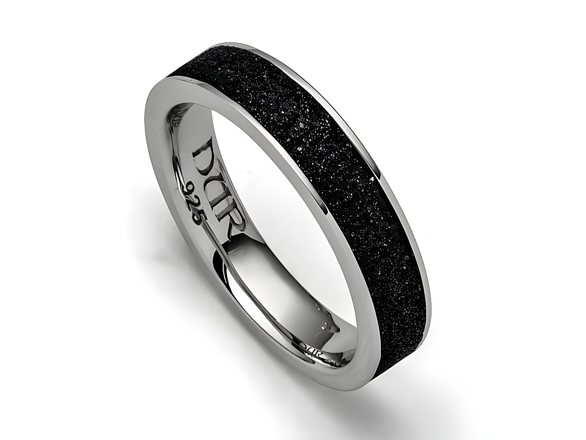 DUR Lavasand Ring Marina in Sterling Silber Größe 60 mit schwarzem Lavasand in der Mitte, elegant und stilvoll, ideal für jeden Anlass.