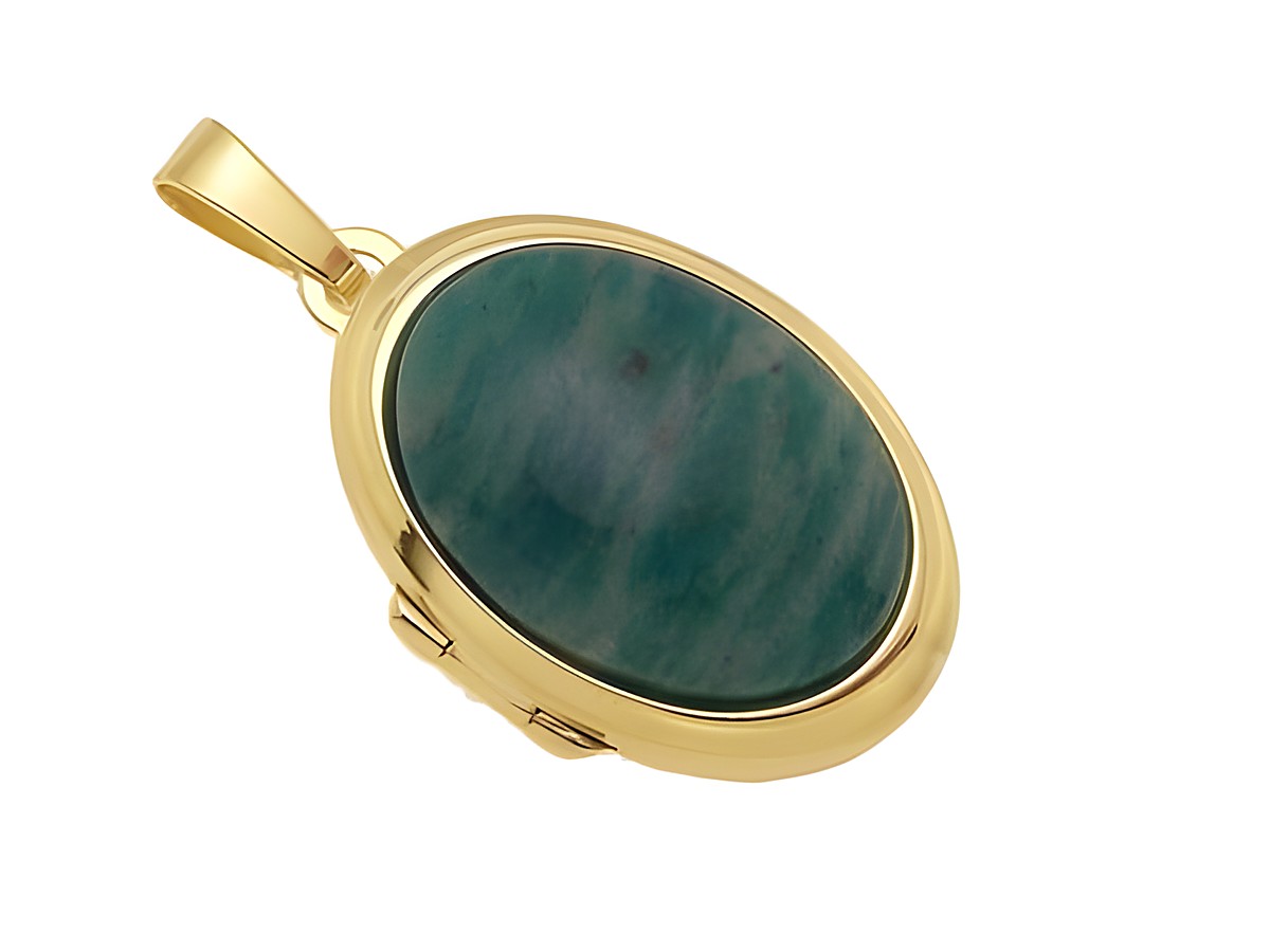 Amazonit Cabochon in ovaler Form eingefasst in einem Gold 333 Medaillon von Juwelier Harnisch. Der Anhänger zeigt eine elegante, grüne Steinoberfläche und eine stilvolle goldene Fassung.
