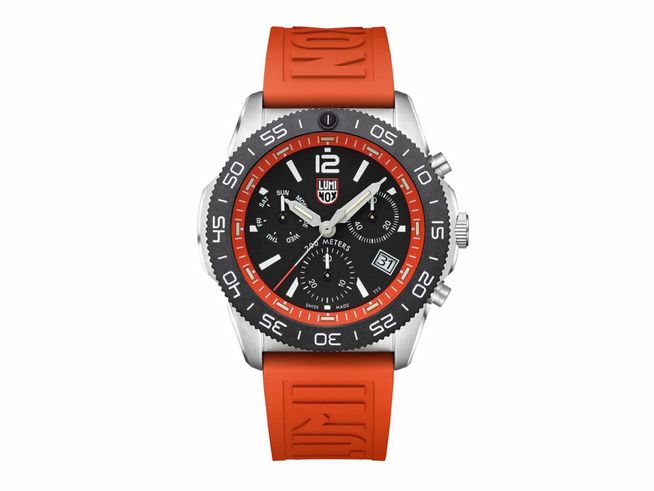 Luminox Uhr PACIFIC DIVER CHRONO 3140 SERIES in Orange mit 44 mm Gehäuse und schwarzem Ziffernblatt, Eigenschaften umfassen Chronograph, Datum und wasserdichte Funktion.