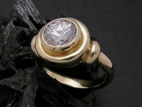 Charismatischer Goldring aus Gold 585 mit Zirkonia, Größe 55, Hersteller Juwelier Harnisch, bis Größe 56/18.