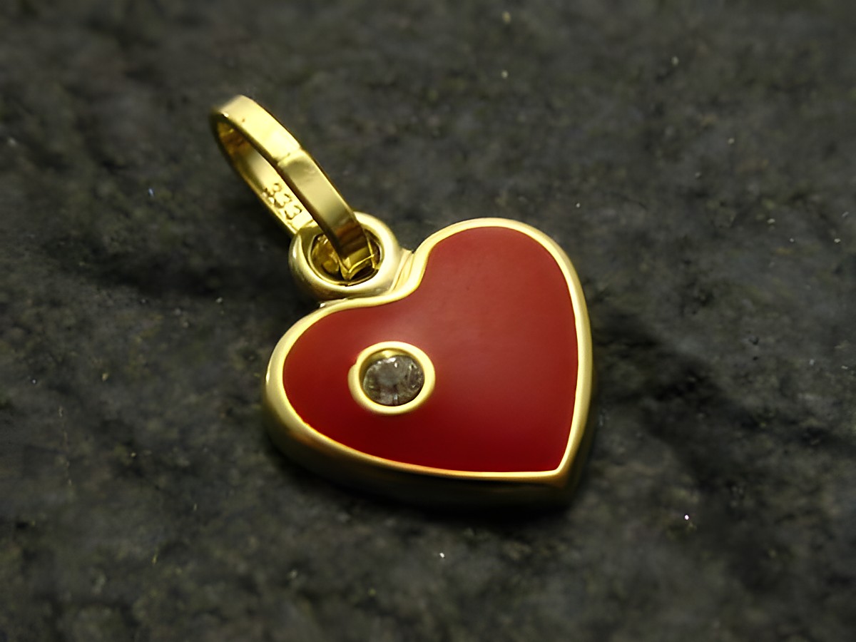 Herz emaillierter Gold Anhänger mit Kristall, Hersteller: Juwelier Harnisch, idealer Kinderschmuck in buntem Design, perfekt als Geschenk oder für besondere Anlässe.
