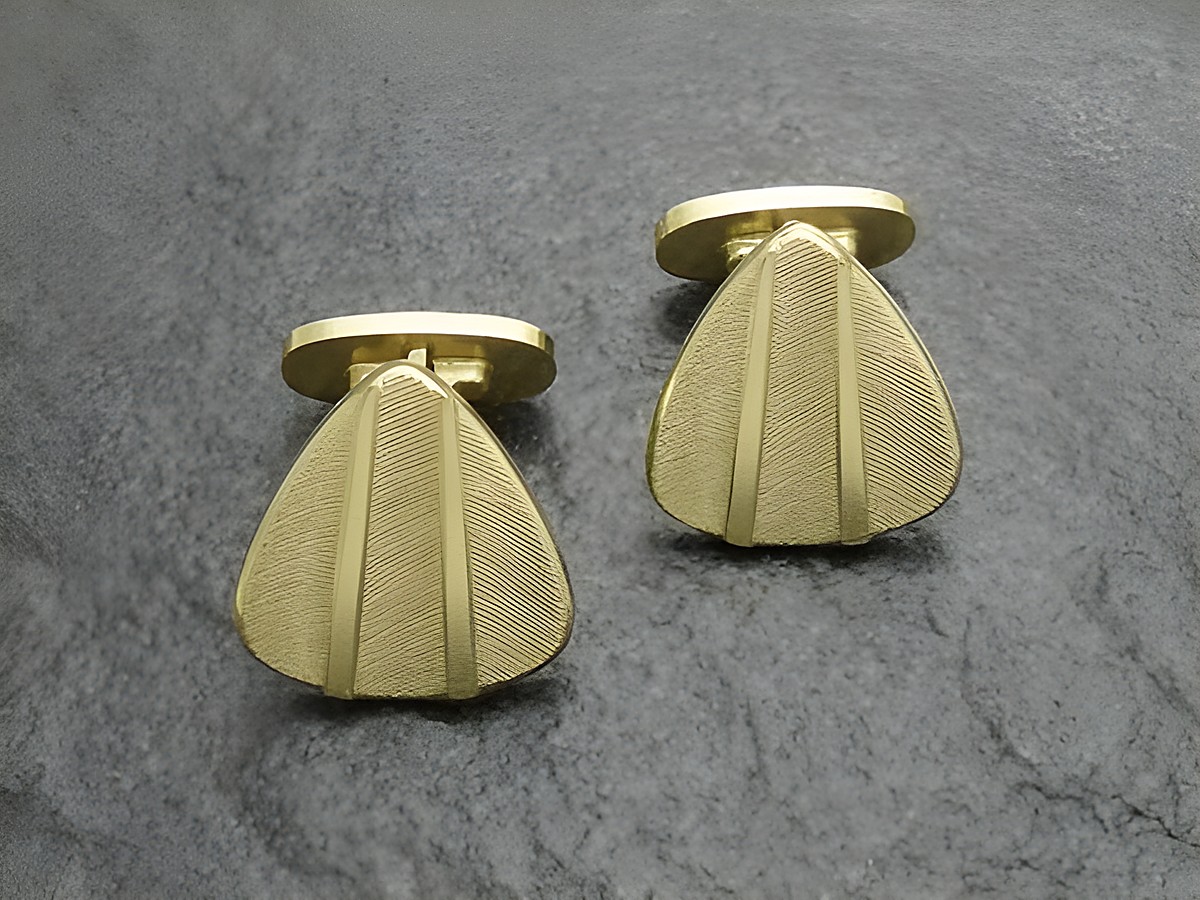 Manschettenknöpfe Muschel in goldfarbenem Design, Hersteller Juwelier Harnisch, elegant mit strukturierten Oberflächen, ideal für besondere Anlässe.