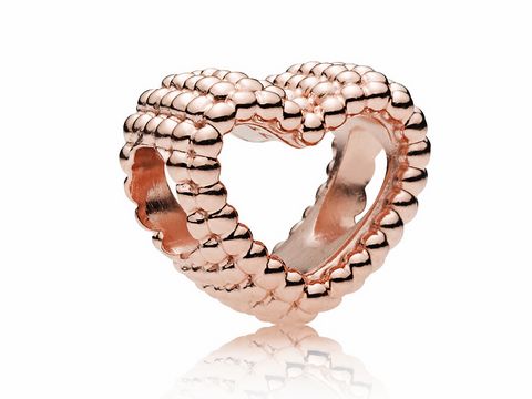 Perlenherz Charm von Pandora in rosé, gefertigt aus hochwertigem ROSE Material, mit schönem, geschwungenem Design und feiner Perlenstruktur, ideal für Armbänder oder Ketten.