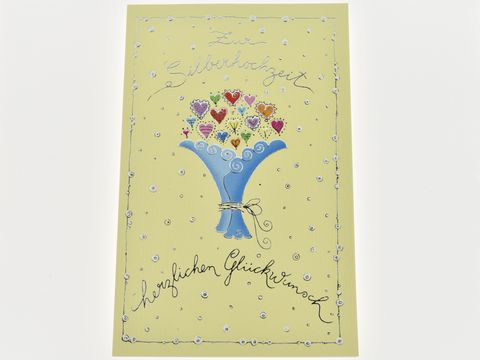 Hochzeitskarte mit einem blauen Blumenstrauß voller bunter Herzchen auf gelbem Hintergrund, umrahmt von glitzernden Details und dem Schriftzug herzlichen Glückwunsch zur Silberhochzeit.