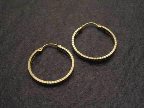 Creole Gold auf Silber Ohrring mit Diamantschliff, Durchmesser 3,2 cm, Hersteller Juwelier Harnisch, elegantes Design für stilbewusste Trägerinnen.