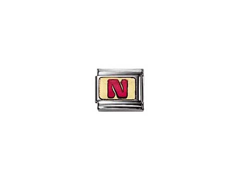 Rot emaillierter Buchstabe N von Nomination in Classic Design auf silberner Basis, geeignet für individuelle Armbänder und Schmuckstücke. Ideal für persönliche Akzente.