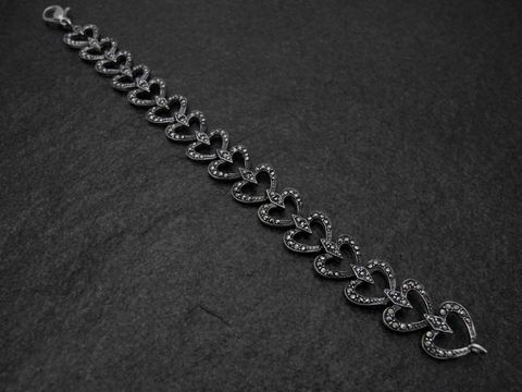 Silbernes Armband mit funkelnden Markasitsteinen, geschwärzt, im Herzen-Design, mit Karabiner, Länge 19 cm, Hersteller Juwelier Harnisch. 💖✨