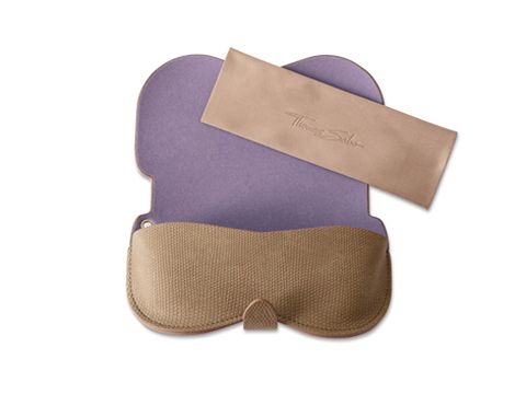 Verpackung des Thomas Sabo Eyewear Sets in beige, bestehend aus einem eleganten Etui mit weicher Innenauskleidung und einem beigefarbenen Reinigungstuch.