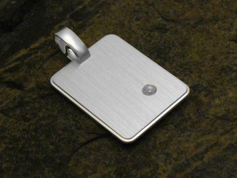 Gravurplatte Anhänger aus Sterling Silber mit Zirkonia, schlichtes Design, Hersteller Juwelier Harnisch, ideal für persönliche Gravuren und als modisches Accessoire.