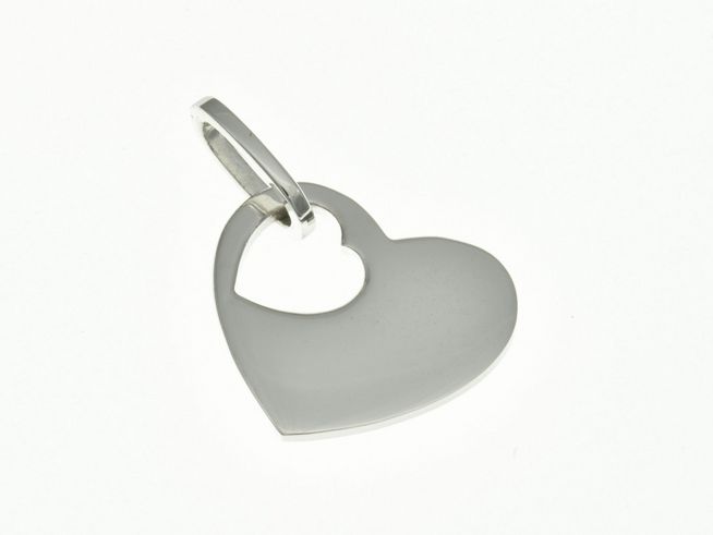 Herzen Anhänger aus Sterling Silber rhodiniert, flach gestaltet mit einem kleinen Herz-Ausschnitt, liebevoll von Juwelier Harnisch gefertigt.