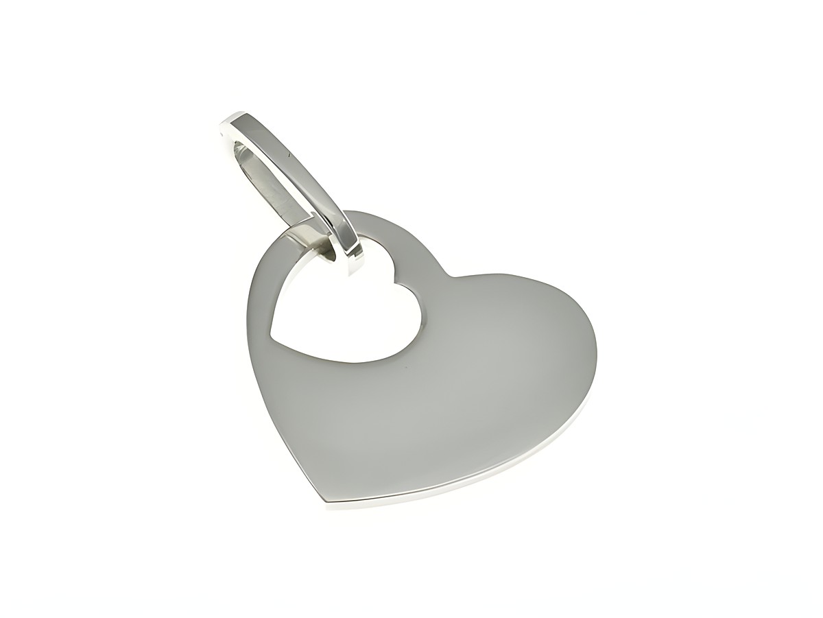 Herzen Anhänger aus Sterling Silber rhodiniert, flach gestaltet mit einem kleinen Herz-Ausschnitt, liebevoll von Juwelier Harnisch gefertigt.