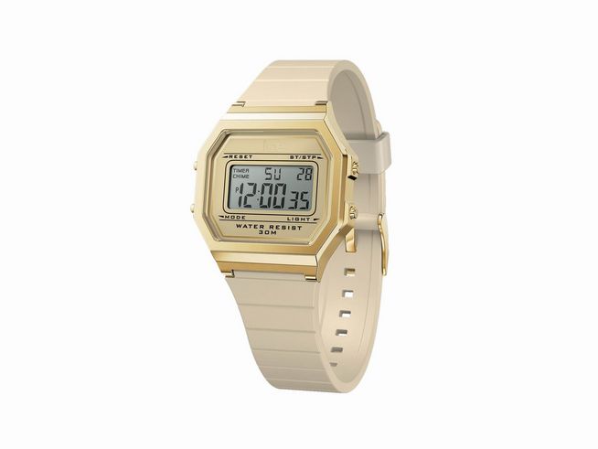 Die Ice Watch Uhr ICE digit retro - Almond skin 022062 Small - Beige zeigt ein modernes, digitales Ziffernblatt mit goldenen Akzenten und einem beigen Armband, das stilvoll und funktional ist.