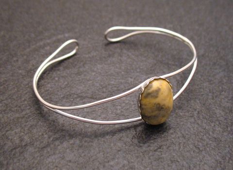 Mexikanischer Achat Sterling Silber Armreifen 18 cm mit einem ovalen Achatstein in der Mitte, von Hersteller Juwelier Harnisch, Umfang 18 cm, filigranes Design und edles Material.
