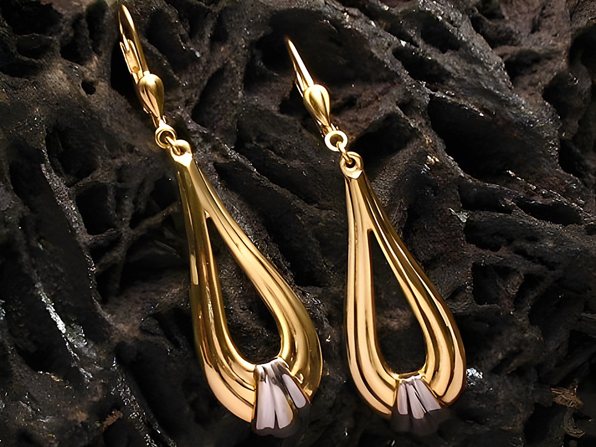 Verführerische Ohrhänger aus echt Gold bicolor von Juwelier Harnisch, ohne Stein, elegant geschwungenes Design, ideal für besondere Anlässe.