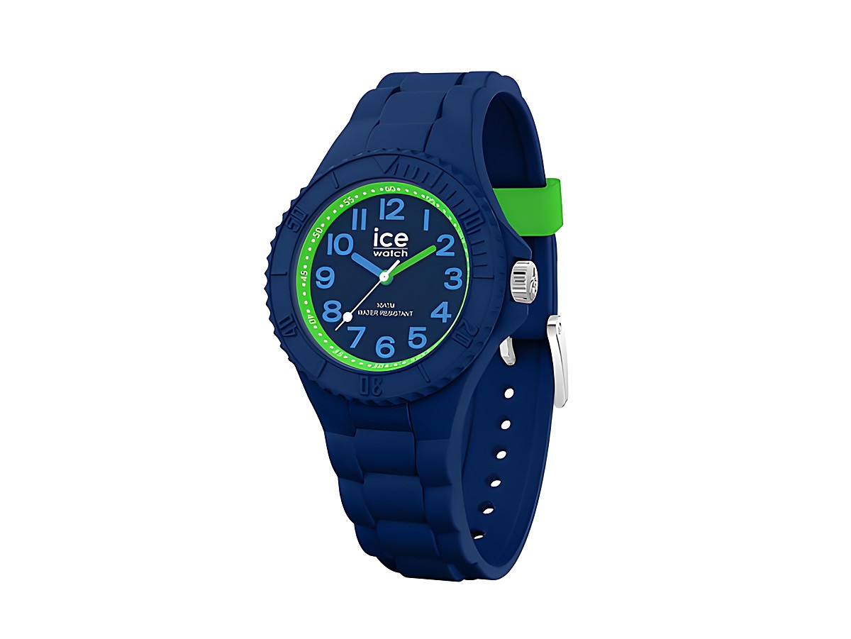 Die Ice-Watch ICE hero in der Farbe Blue Raptor mit extra kleinem Gehäuse zeigt ein blaues Zifferblatt und grüne Details. Sie ist aus Silikon und wasserfest. Ideal für sportliche Aktivitäten.