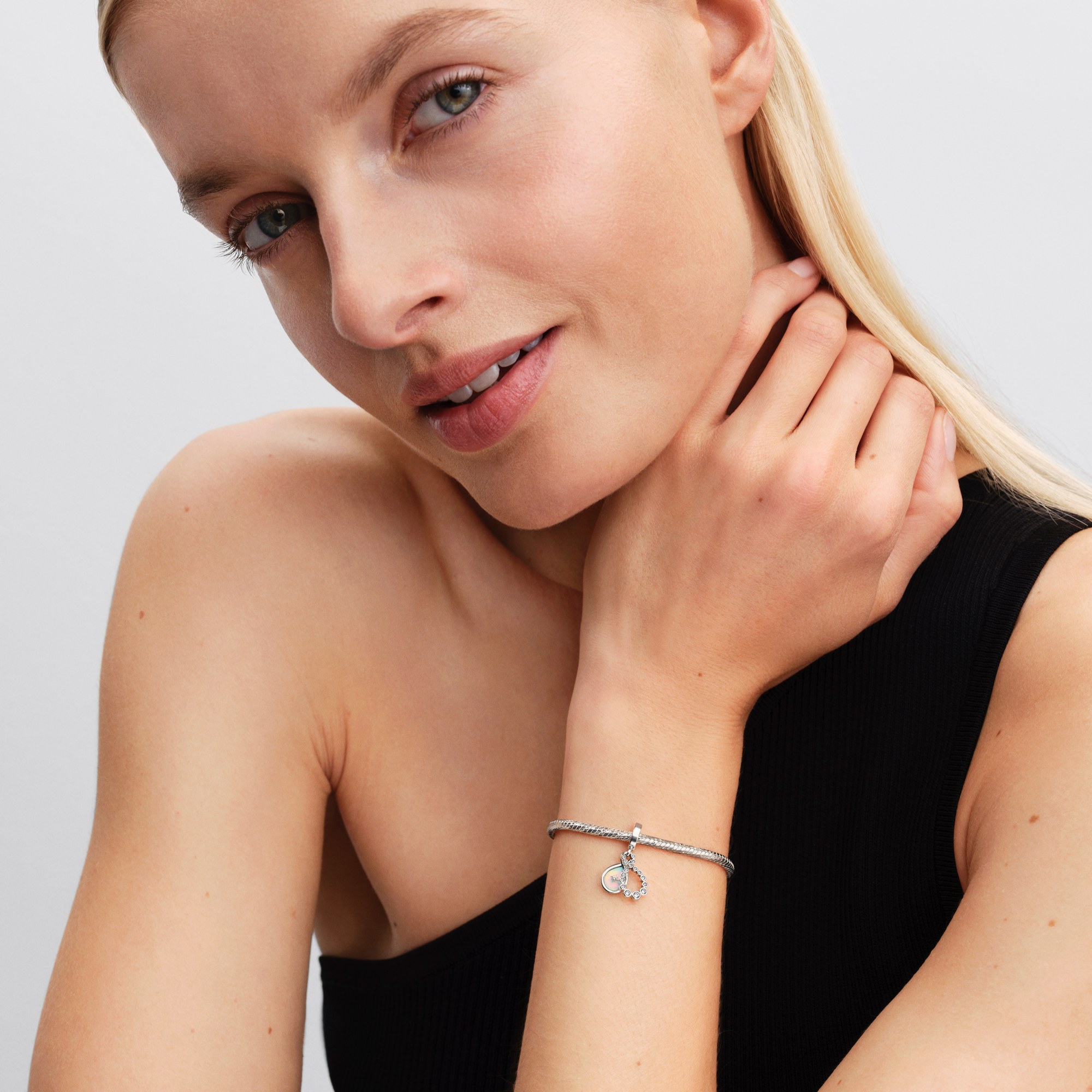 Pandora Schillernder Doppelter Unendlichkeits-Charm - Sterling Silber - Resin Zirkonia – Ansicht 4