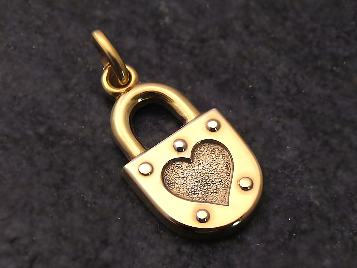 Herz-Schloss Goldanhänger aus Gold 333, 19 x 10 mm, flach, Hersteller Juwelier Harnisch, mit herzförmigem Durchbruch und dekorativen Details. Ideal für persönlichen Schmuck.