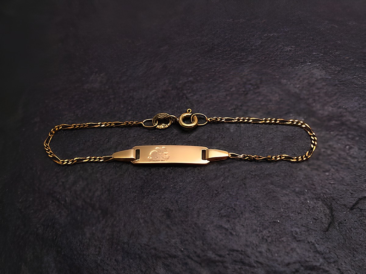 Armband Gravurplatte mit Hase Gold Länge 14 cm FIGARO, Hersteller Juwelier Harnisch, zeigt eine feine Goldkette mit gravierbarem Element für persönliche Botschaften.