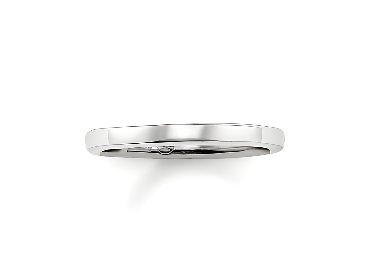 Silberner Ring von Thomas Sabo, Modell TR1979-001-12-48, Größe 48, dargestellt von der Seite, mit einem schlichten und eleganten Design.