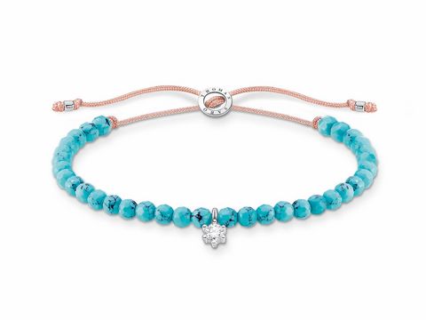 Ein stilvolles Armband aus der Thomas Sabo Charming Collection, Mix & Match, mit türkisfarbenen Perlen, verziert mit einem silbernen Anhänger und einstellbarem Nylonverschluss.