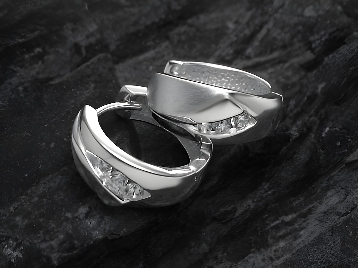 Moderne Creolen aus 925 Sterling Silber mit zeitlosem Design und funkelndem Zirkonia von Juwelier Harnisch, Durchmesser bis 15 mm, elegant und stilvoll.