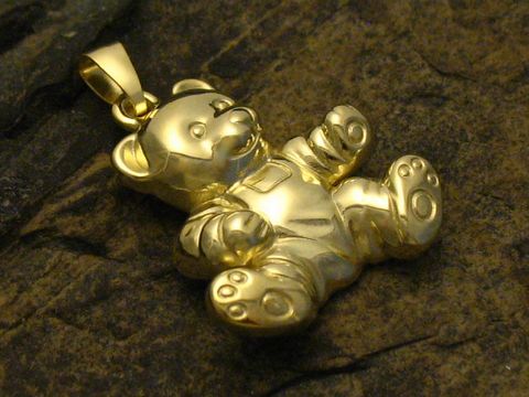 Teddybär glänzend als goldener Anhänger aus Gold 333, hergestellt von Juwelier Harnisch, niedliches Tierdesign, ideal als Schmuckstück oder Geschenk.