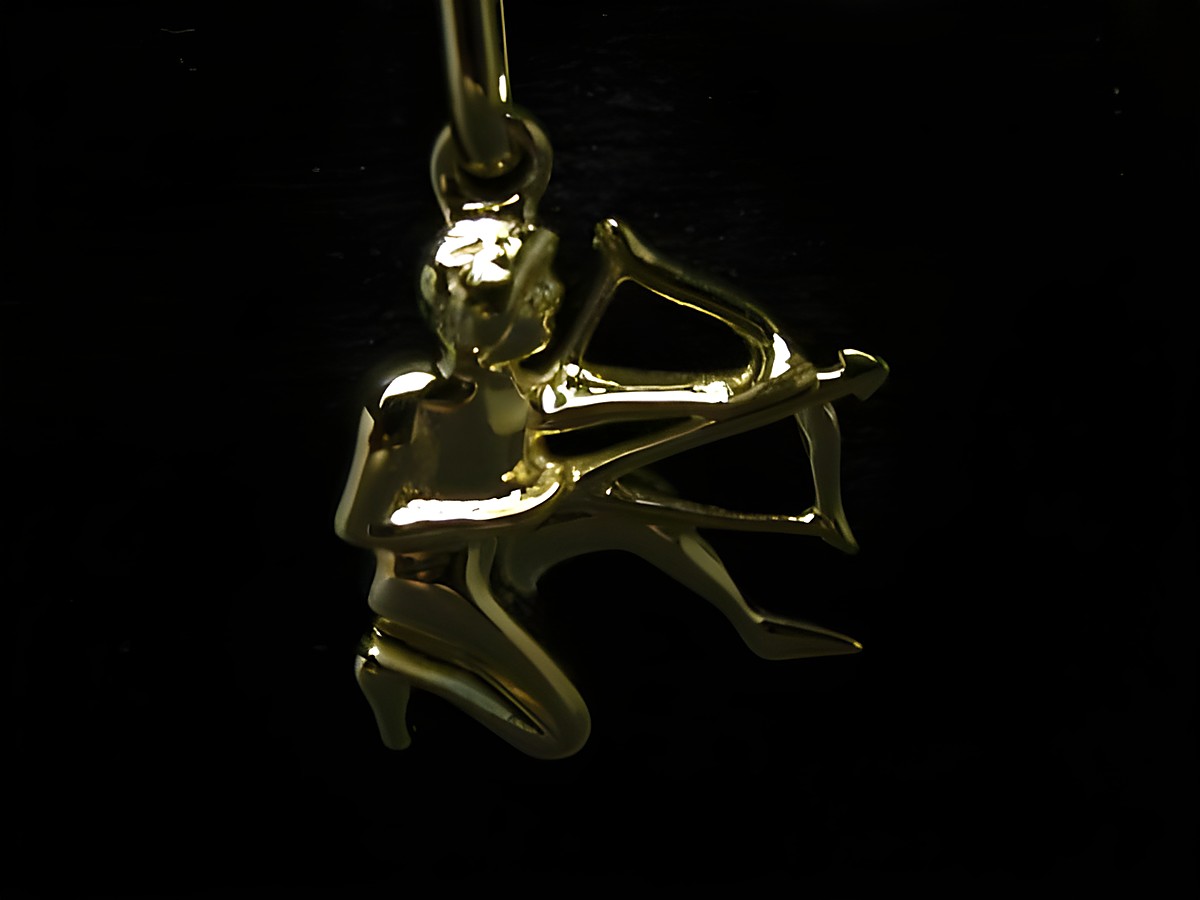 Schütze - poliertes Gold Sternzeichen - plastisch, Hersteller Juwelier Harnisch, Darstellung des Schützen mit Bogen und Pfeil in ansprechendem Design. Ideal als Schmuckstück für Sternzeichenliebhaber.