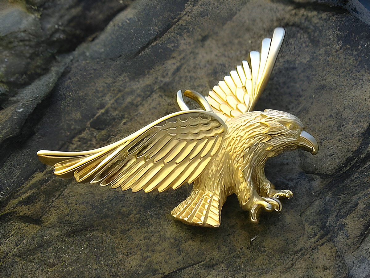 Gold Anhänger - detailierter Adler - Gold 333, Hersteller: Juwelier Harnisch, stilvoll gestalteter Anhänger mit einem majestätischen Adler in Flugposition, edles Design für Tierliebhaber.