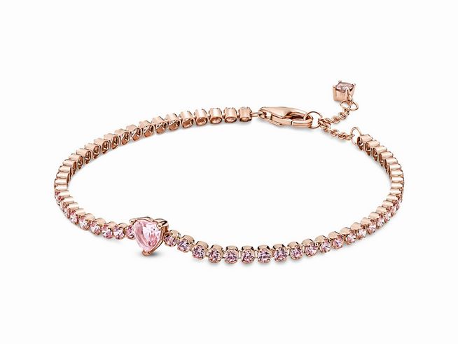 Glitzerndes Herz-Tennisarmband von Pandora in Roségold Vergoldung mit einem herzförmigen pinken Kristall und funkelnden Steinen, Länge 16 cm, perfekt für stilvolle Akzente.