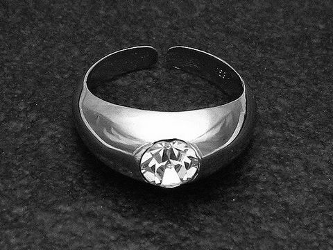 Silberring rho DESIGNBETONT in verstellbarer Größe mit Zirkonia Stein, rhodiniert, glänzende Oberfläche, elegantes und modernes Design, geeignet für verschiedene Anlässe.