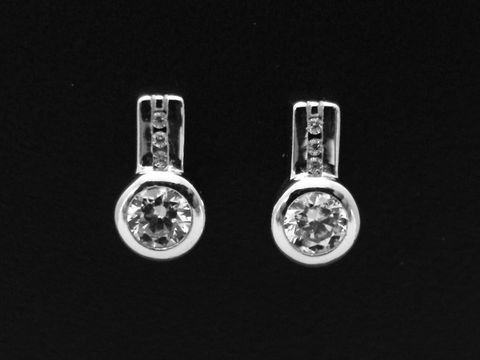 Elegante Design Ohrstecker aus rhodiniertem Sterling Silber mit Zirkonia, Hersteller Juwelier Harnisch, glänzende Oberfläche und zeitloses Design. Ideal für festliche Anlässe.
